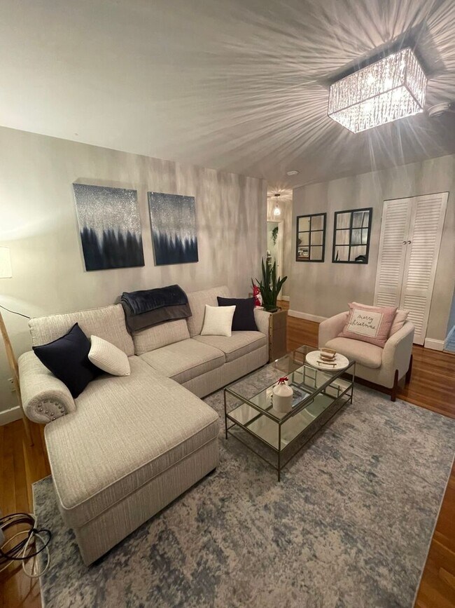 Building Photo - Great 2 Bed for Students