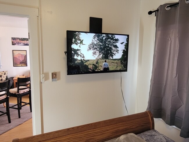 Building Photo - 211-212 W 13th St