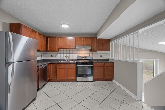 Building Photo - Charming 3-Bedroom Home – Section 8 Welcome!