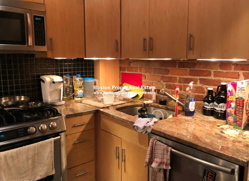 Building Photo - 45 Hemenway St