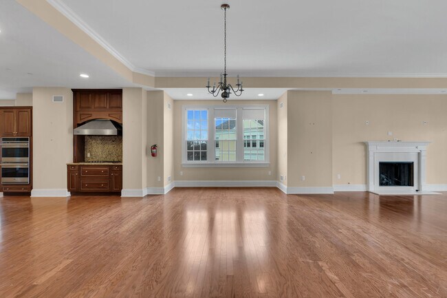 Building Photo - 1021 Oval Rd