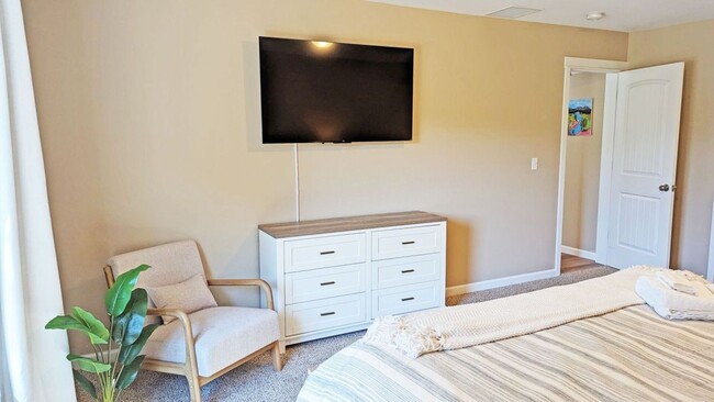 Building Photo - Beautiful Home with Modern Comforts