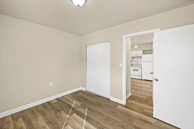 Building Photo - 404 Sunny Ln