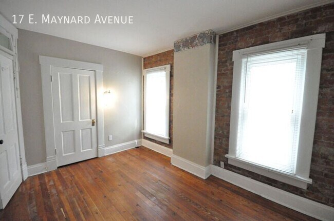 Building Photo - 17 E Maynard Ave