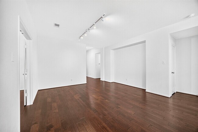 Building Photo - 16131 Sommerall Creek Ln