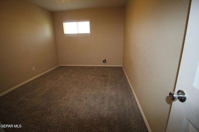 Building Photo - 351 Duanesburg St