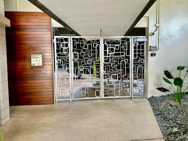 Building Photo - 1645 Ala Wai Blvd