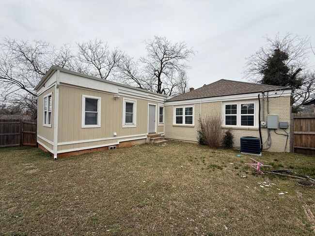 Building Photo - Charming Living in the Heart of Historic M...