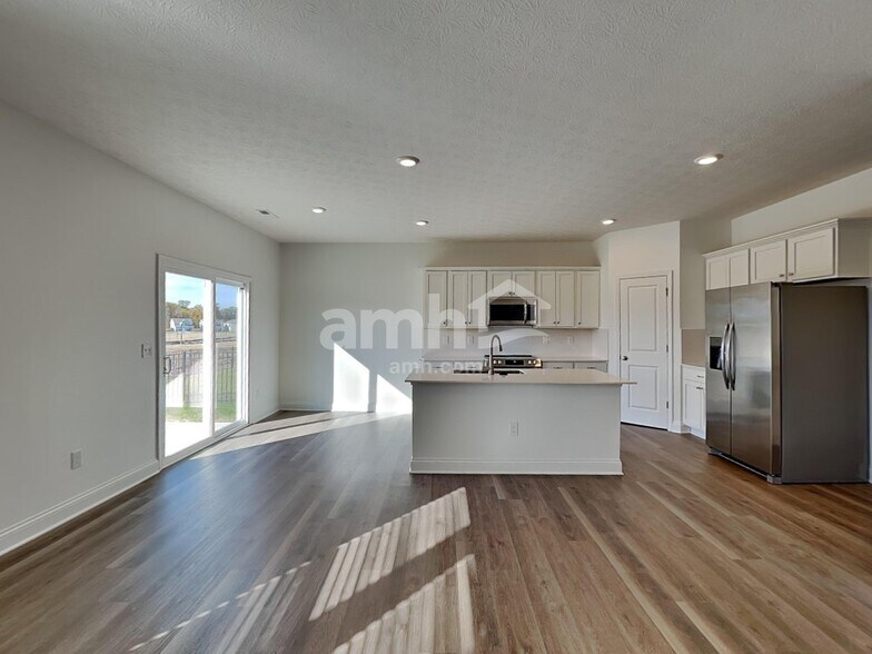 Building Photo - 9145 Henley Ave