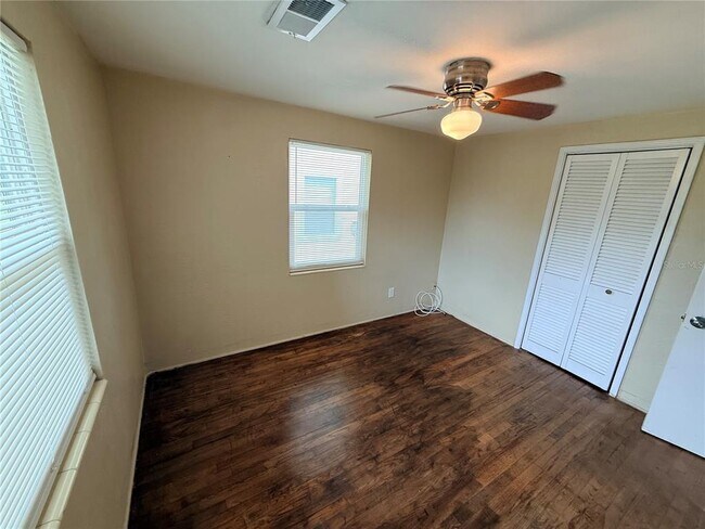 Building Photo - 1759 Temple Terrace S