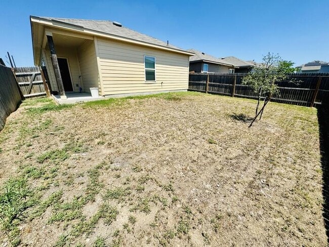 Building Photo - 5936 Olson Bluffs