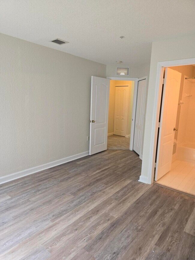 Building Photo - 1011 Shoma Dr