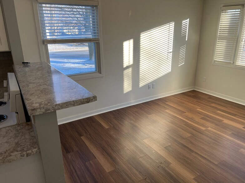 Building Photo - 2204 Arizona Ave