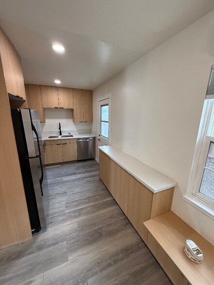 Building Photo - 4564 Onondaga Ave