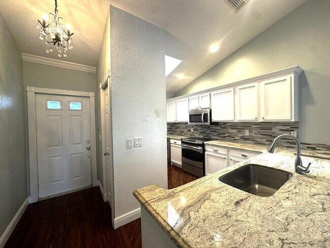 Building Photo - 2335 SW 22nd Ave