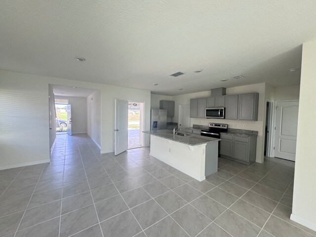 Building Photo - 2309 Hidden Palm Dr