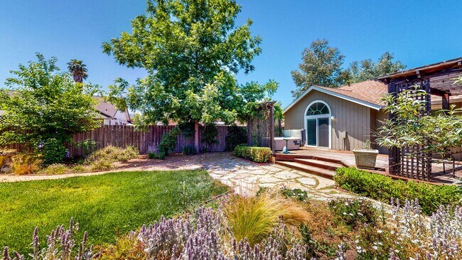 Building Photo - PURE Property Management - Darling 3 bedroom Home Calistoga!