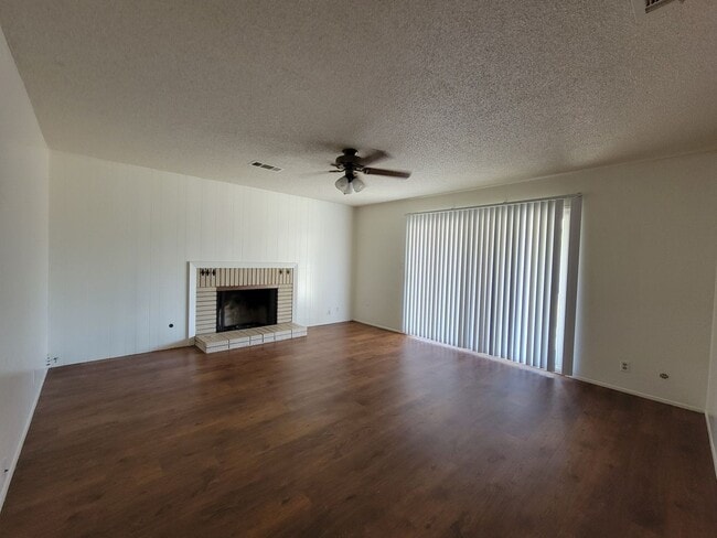Building Photo - 1744 S Oak Park St