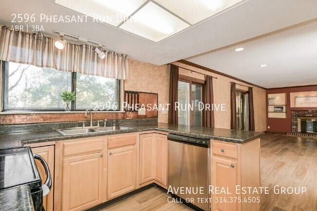 Building Photo - 2596 Pheasant Run Dr