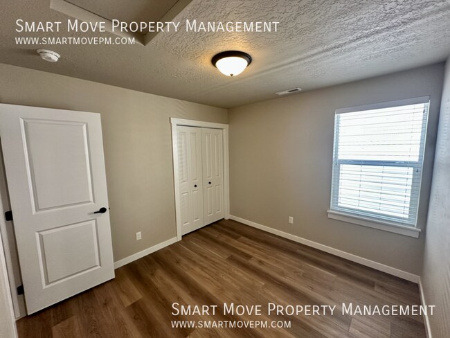 Building Photo - 4180 E Esperanto St