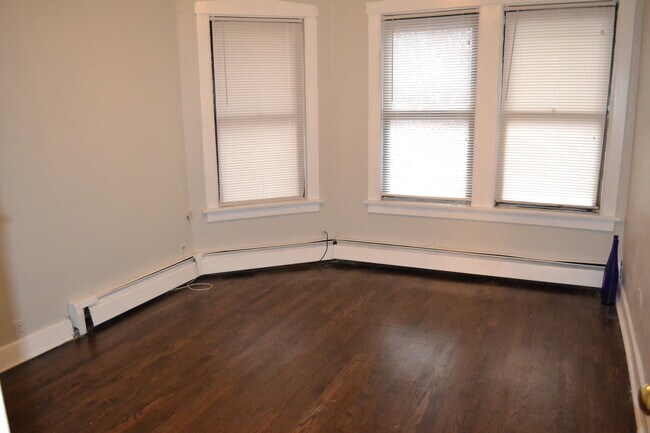 Building Photo - 2948 W Nelson St