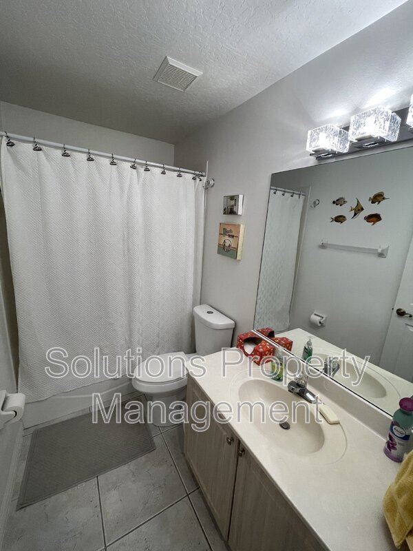 Building Photo - 250 St Lucie Ln