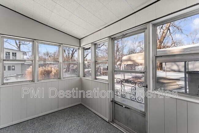 Building Photo - 811 N 10th St
