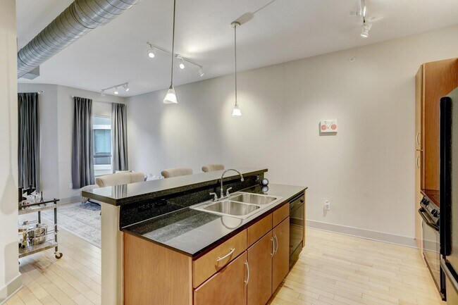 Building Photo - 1901 Post Oak Blvd