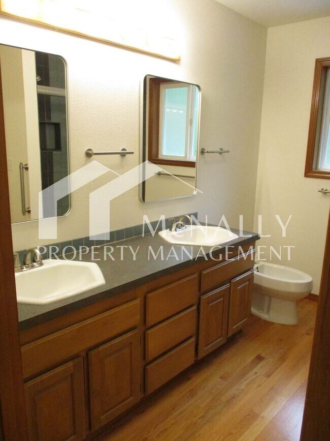 Building Photo - Beautiful 3 Bedroom 2.5 Bath Home in Gig Harbor