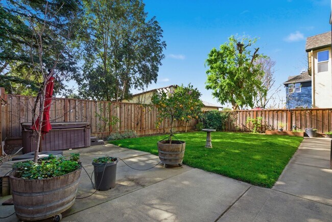 Building Photo - 4 Bed 3 Bath Single Family Home in Napa