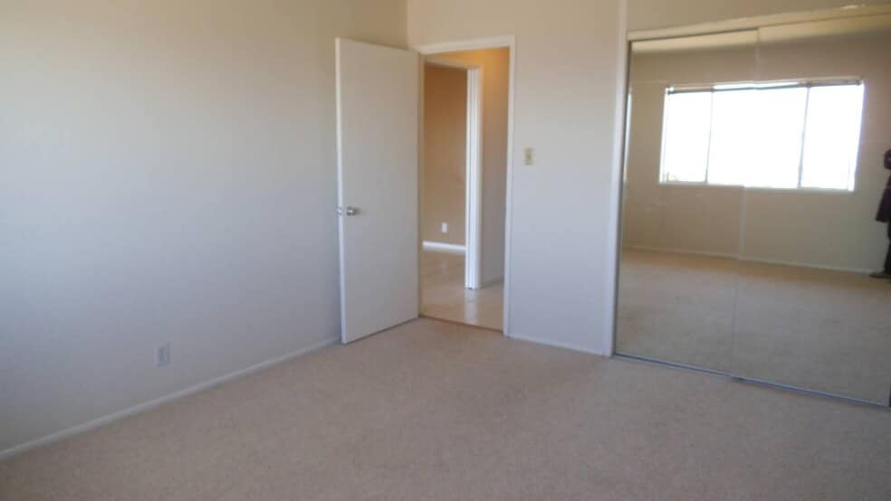 Building Photo - 350 Glenview Drive