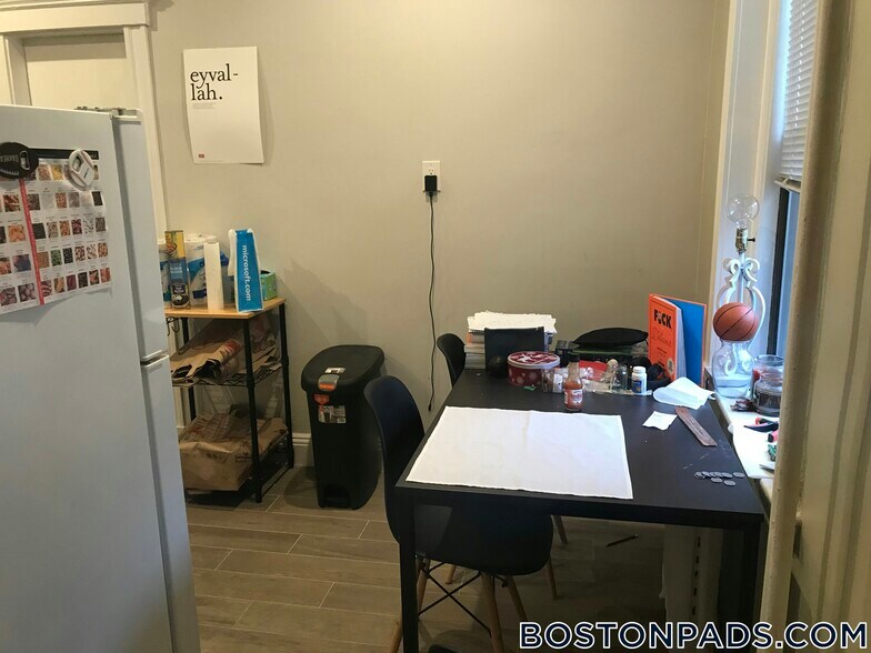 Building Photo - 370 Chestnut Hill Ave