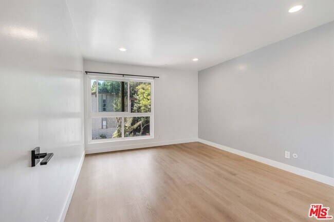 Building Photo - 6275 Canterbury Dr