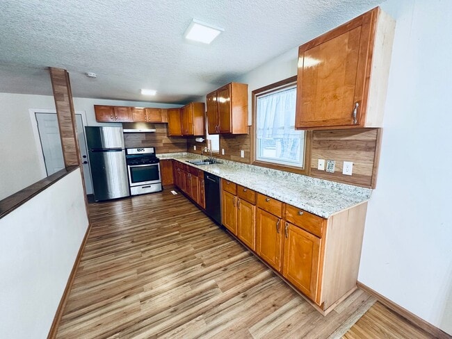 Building Photo - Gorgeous Single Family Home w/ Sundeck and Large Yard!