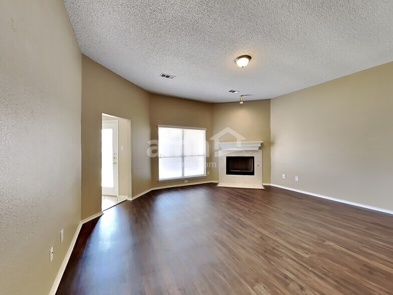 Building Photo - 6501 Gardenia Dr