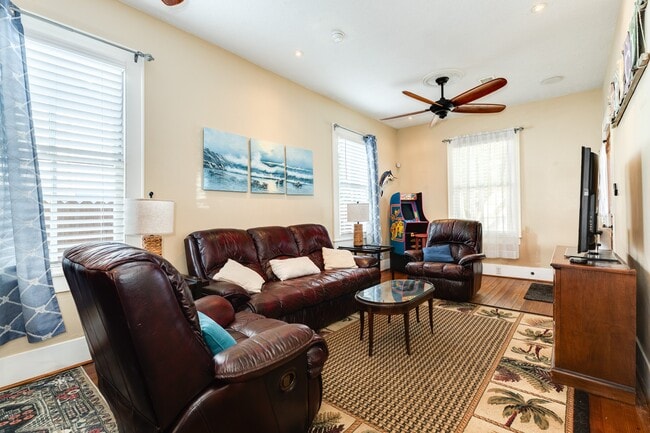 Building Photo - 4123 Avenue Q