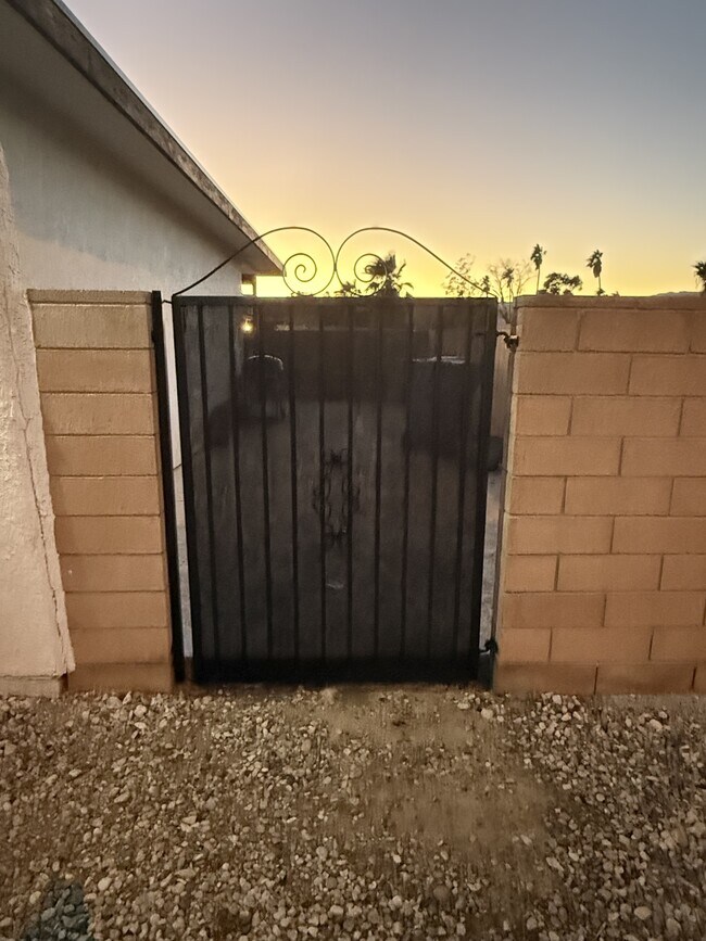 Building Photo - 422 Emery Dr