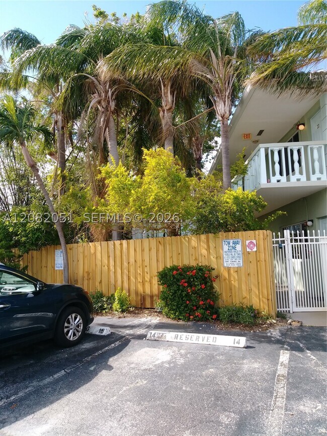 Building Photo - 1423 Holly Heights Dr