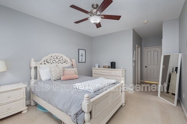 Building Photo - 17135 Red Feather Dr