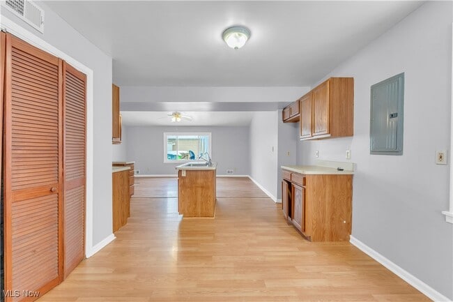 Building Photo - 369 E 232nd St