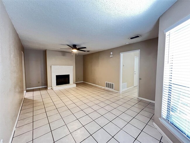 Building Photo - 13355 Water Oak Ln