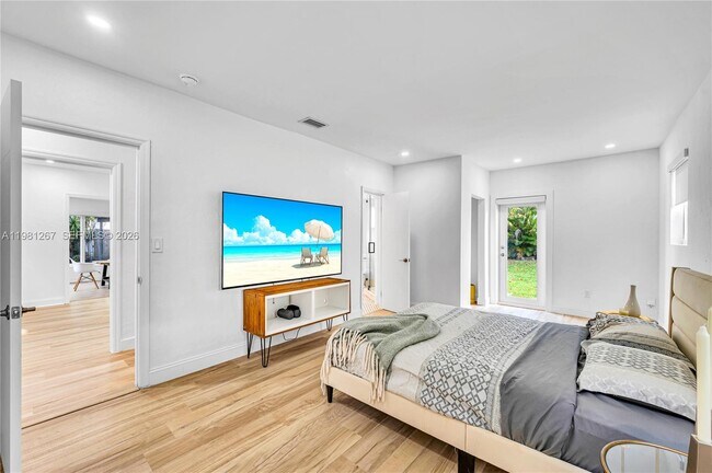 Building Photo - 1960 NE 182nd St