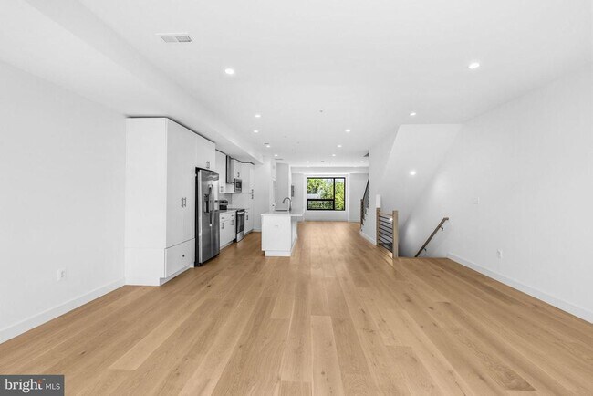 Building Photo - 2532 Elvans Rd SE