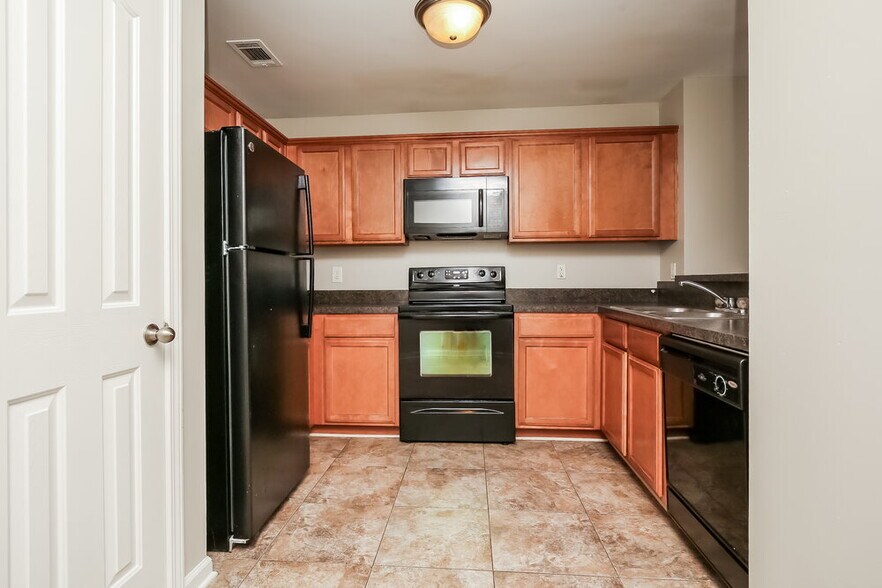 Building Photo - 8047 Logan Dr