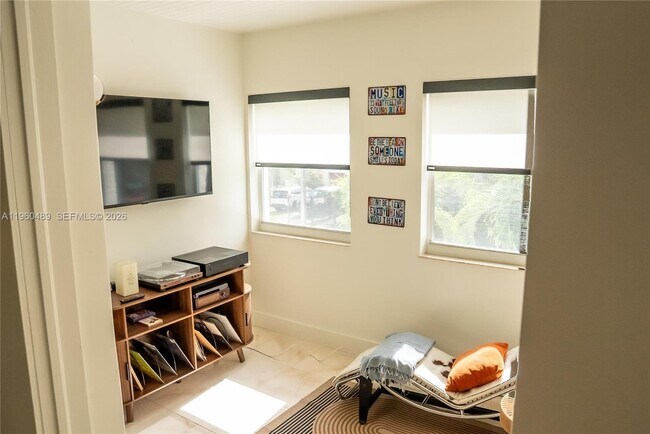 Building Photo - 509 NE 64th St