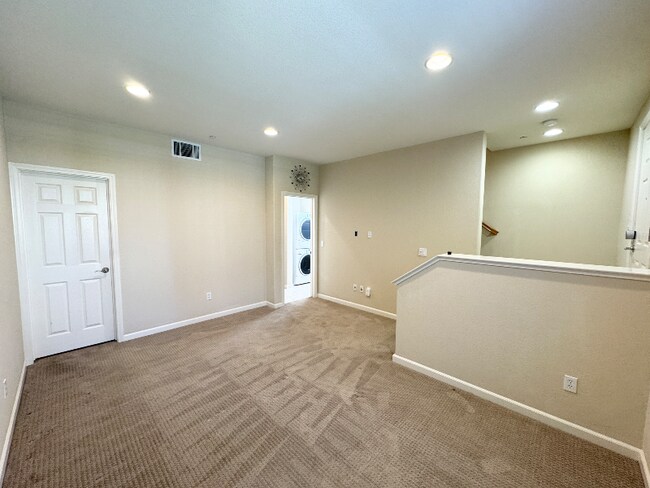 Building Photo - 207 Heligan Ln