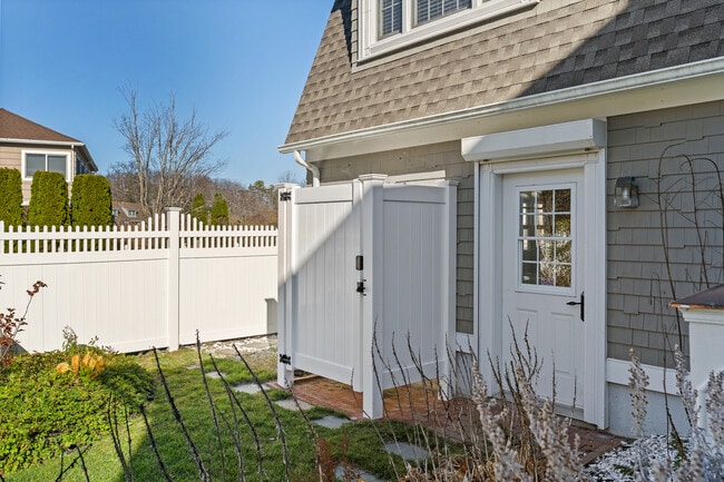 Building Photo - 207 Beach Ave