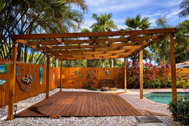 Building Photo - 1415 Mayo St