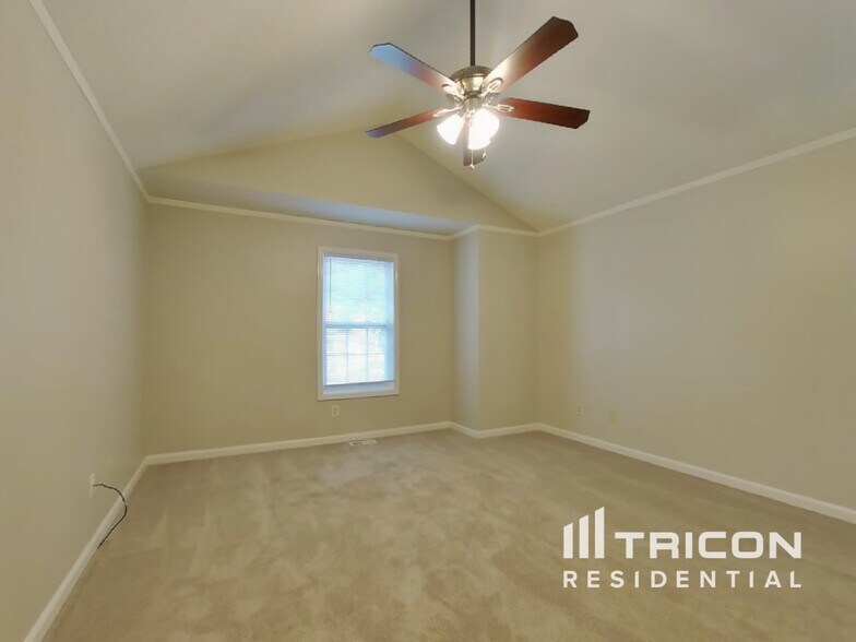 Building Photo - 2709 Owens Dr