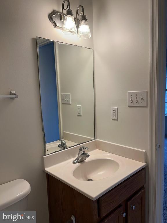 Building Photo - 20 Mabel Ln